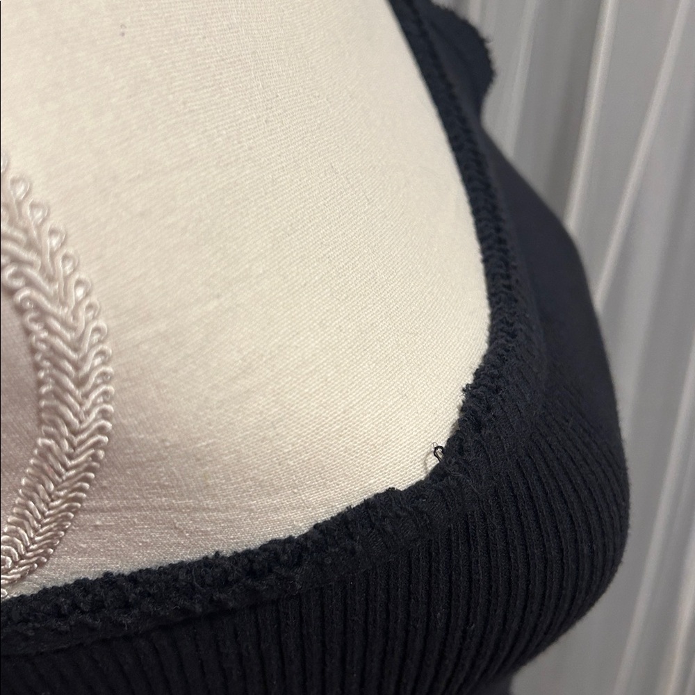 Urban Outfitters Black Ribbed One-Shoulder Crop Top Size Large - Picture 5 of 7